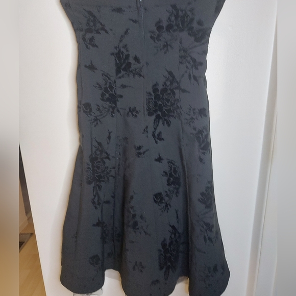 Le Chateau Black Velvet Embossed Halter Dress - Picture 6 of 8